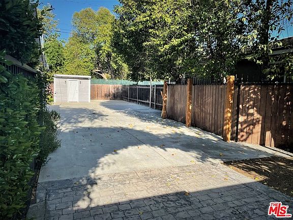 3rd image of 5914 Fallbrook Ave