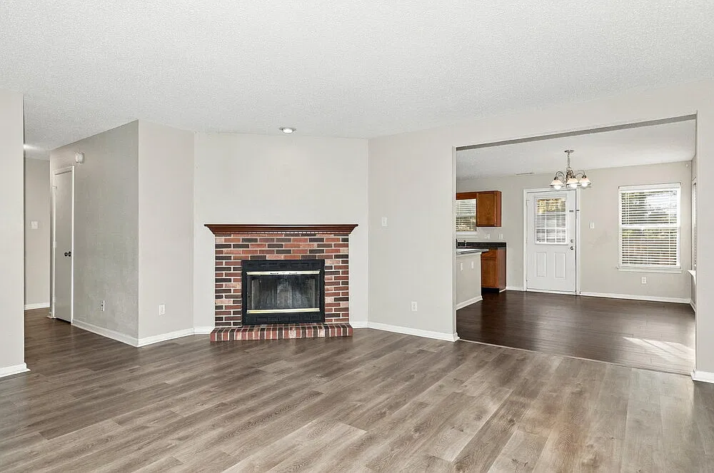 3 bed, 2.0 bath, 1858 sqft, $2,155 — Photo 4