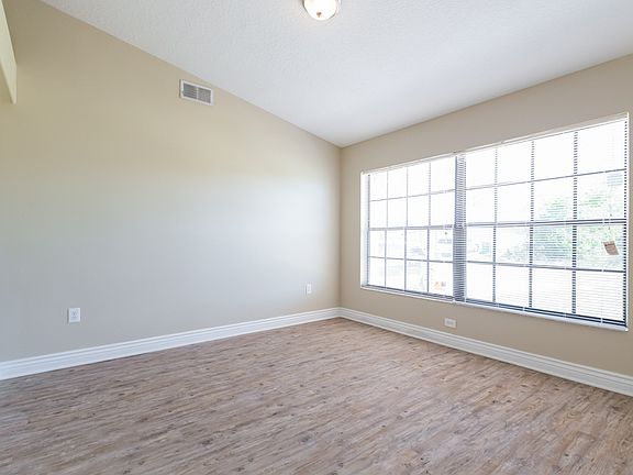 4th image of 1037 Darlington Ct