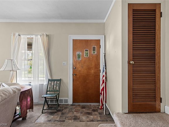 5th image of 12 America Ave