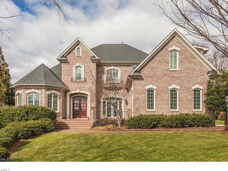 1st image of 901 McDowell Dr