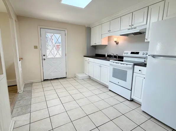 9 Meridian St #3, Terryville, CT 06786