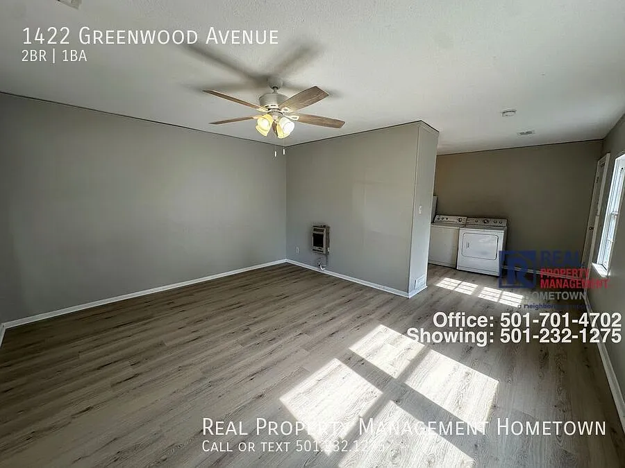 Nice Duplex In The Middle Of Town!! — Photo 2