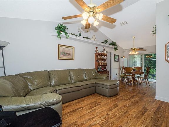 4th image of 211 W Silverton St