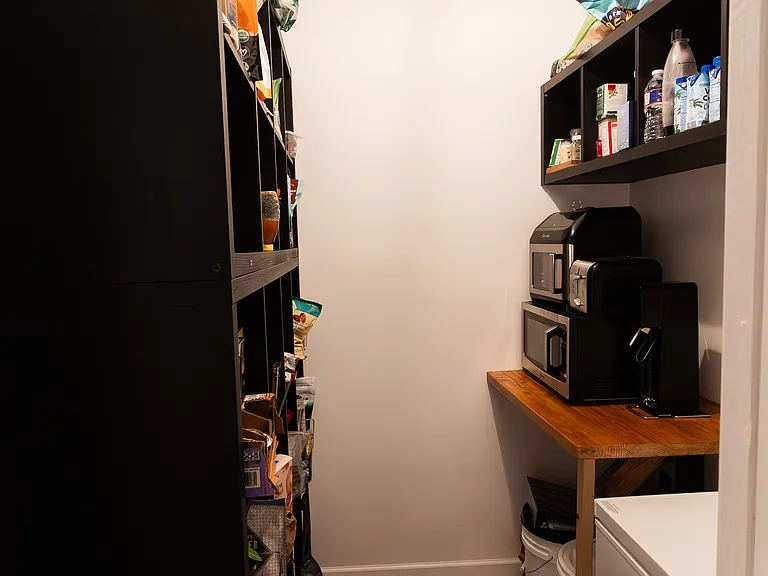 Walk in pantry