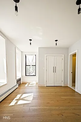 Rented by MNS | media 4