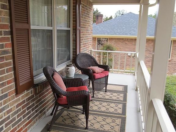 4th image of 613 Versailles Dr SE