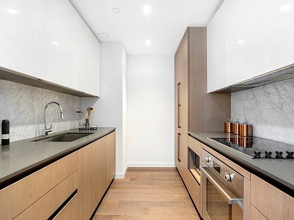 4th image of 302 E 96th St APT 902