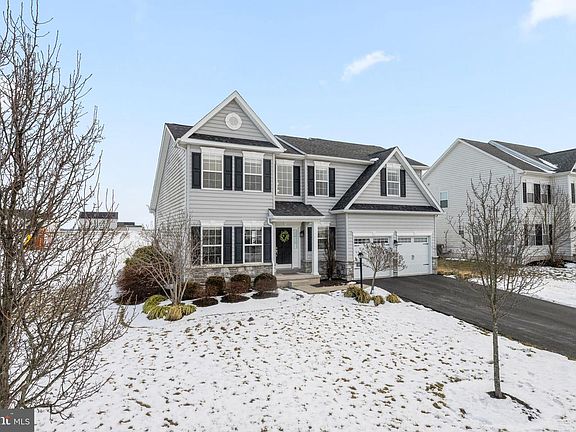 2nd image of 219 Sumner Ct