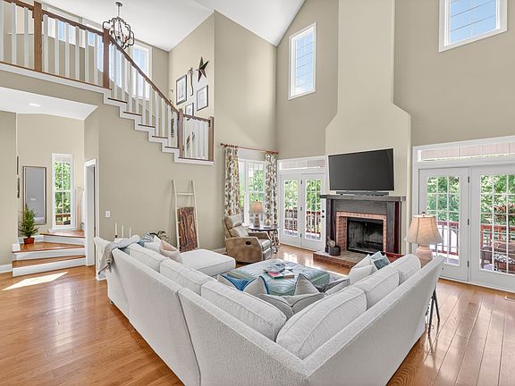 14th image of 157 Giles Ln