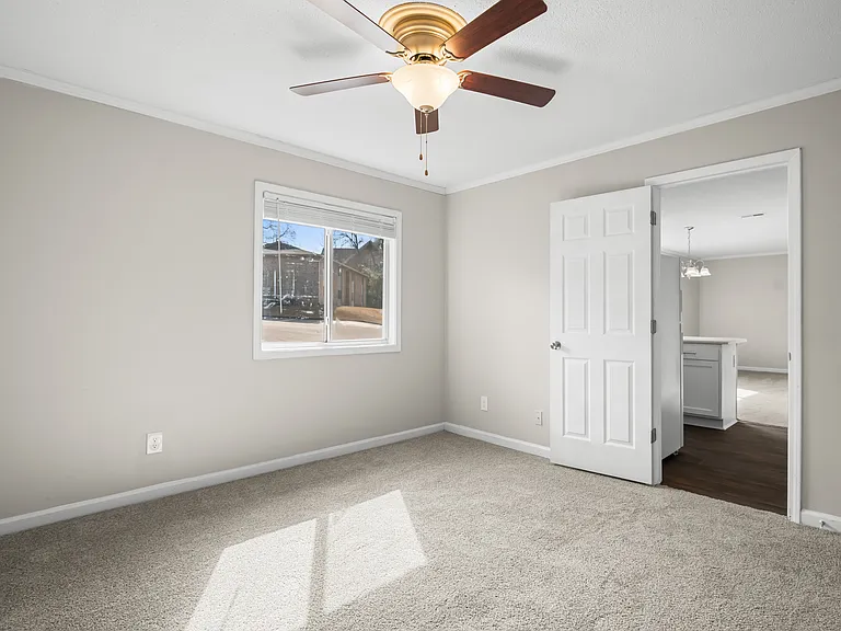 Amora West — Photo 15