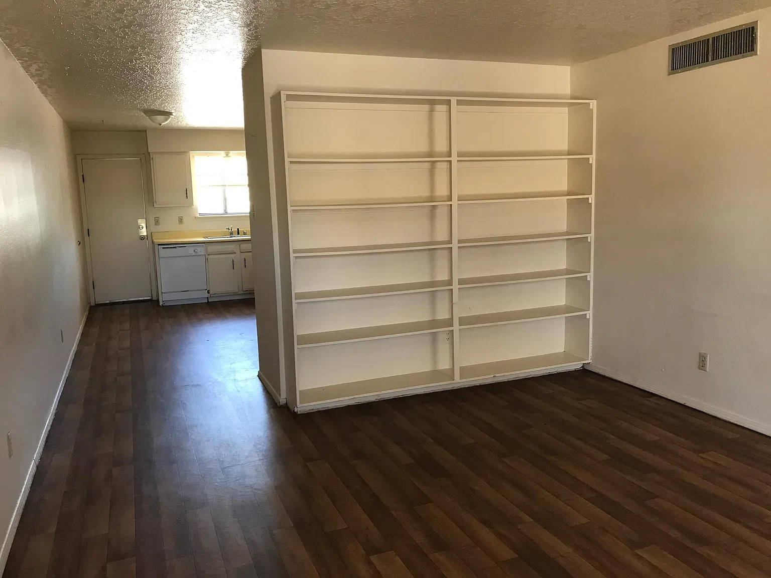 2033 S Don Roser Dr — Photo 2