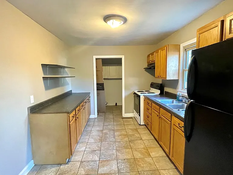 106 Peggy Ln — Photo 4