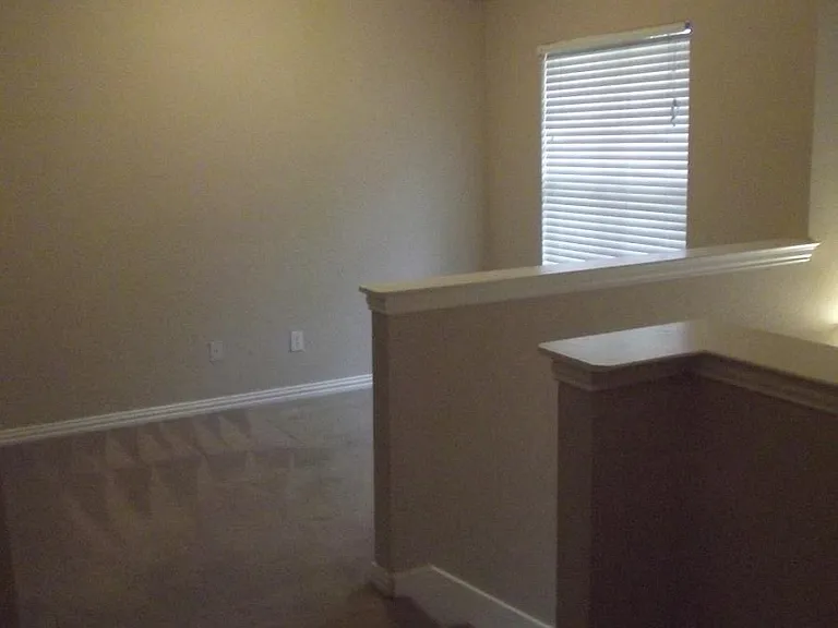 502 Vienna Ct — Photo 4