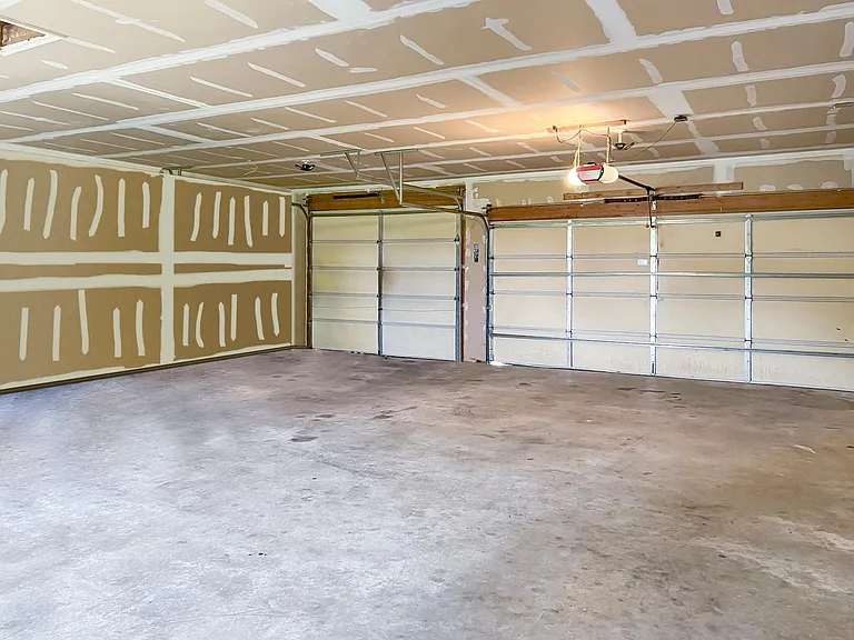 812 Victoria Ln — Photo 13