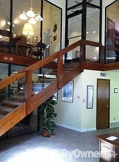 Entry/Reception area--vaulted ceiling