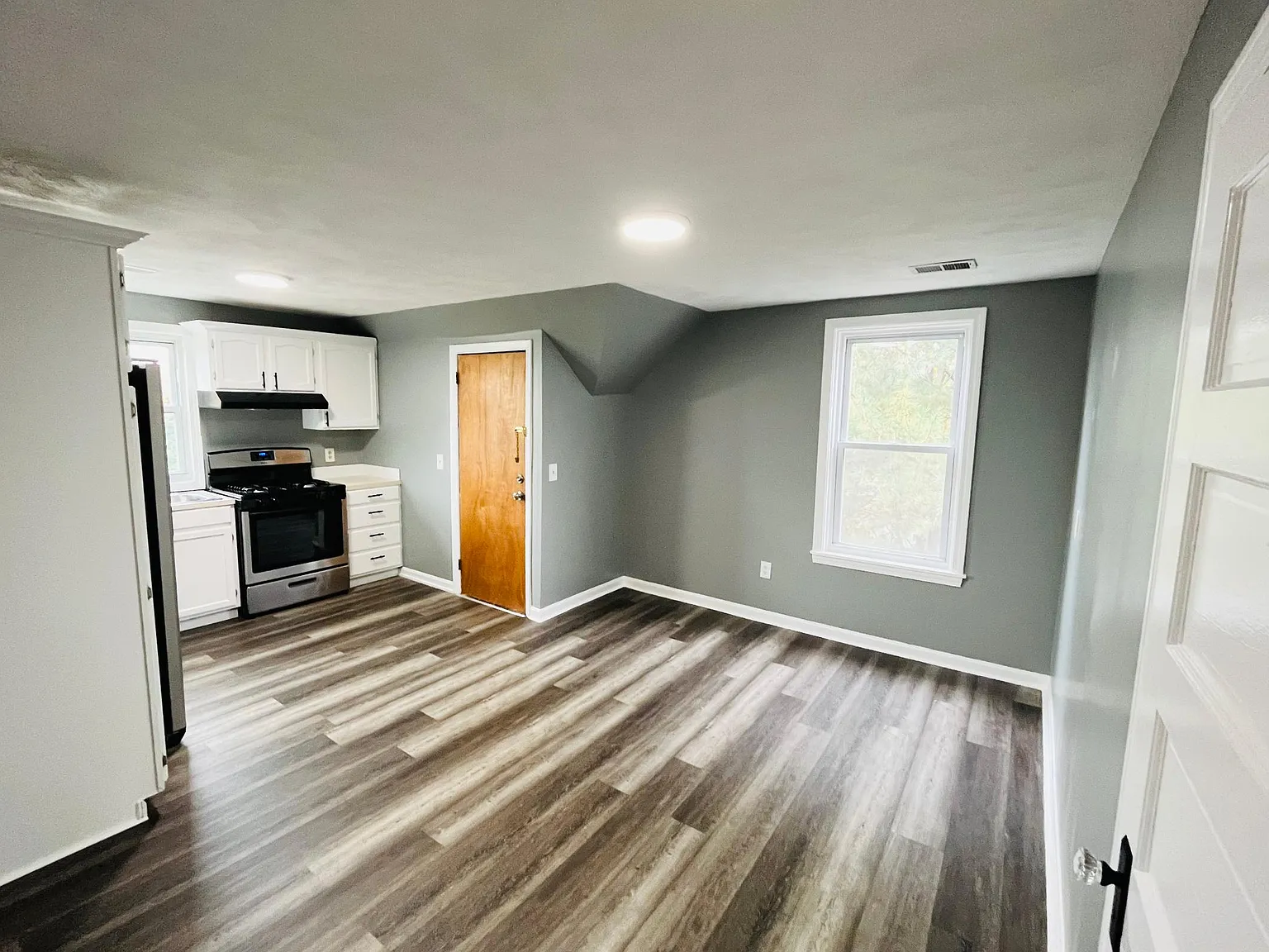 2 bed, 1066 sqft, $1,950 — Photo 3