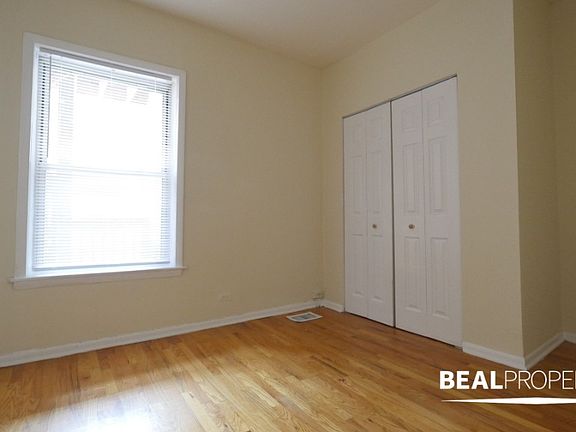 3rd image of 624 W Barry Ave #B624-w1