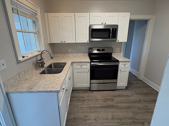 4th image of 4608 SW Admiral Way