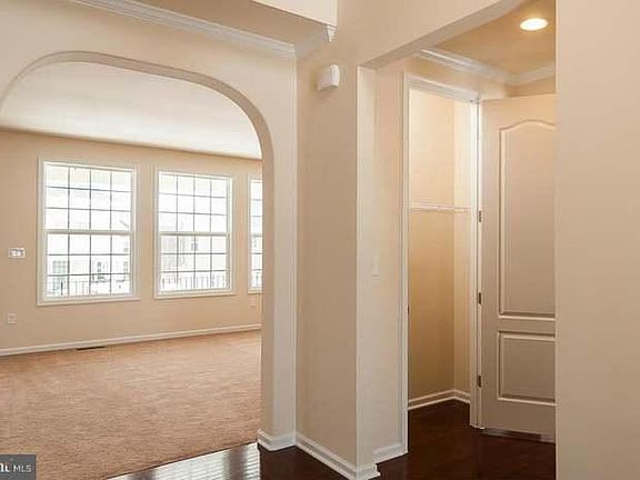 5th image of 7 Broomfield Dr