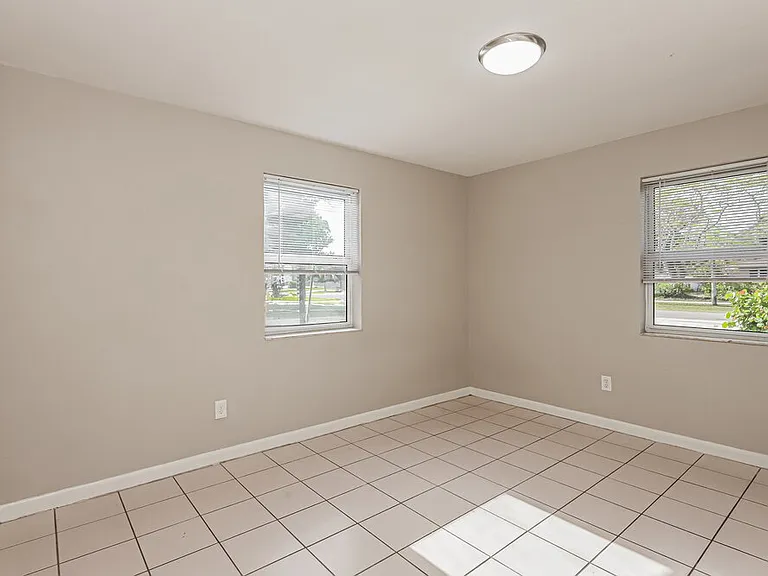 1887 Sunset Pl — Photo 14