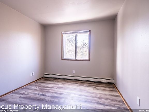 5th image of 560 W Linwood Ave #11649741