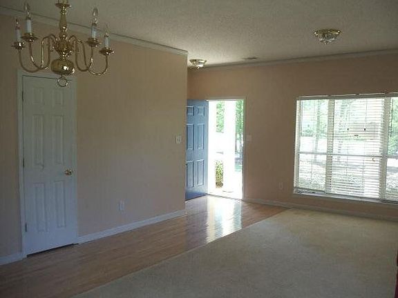 5th image of 69 Woodlake Dr