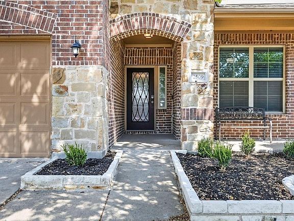 2nd image of 2509 Castle Creek Dr