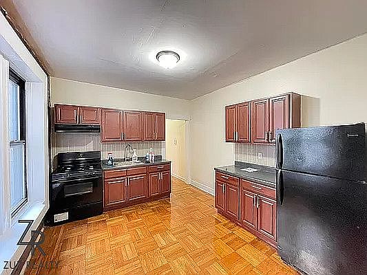 1st image of 552 Parkside Ave #B6