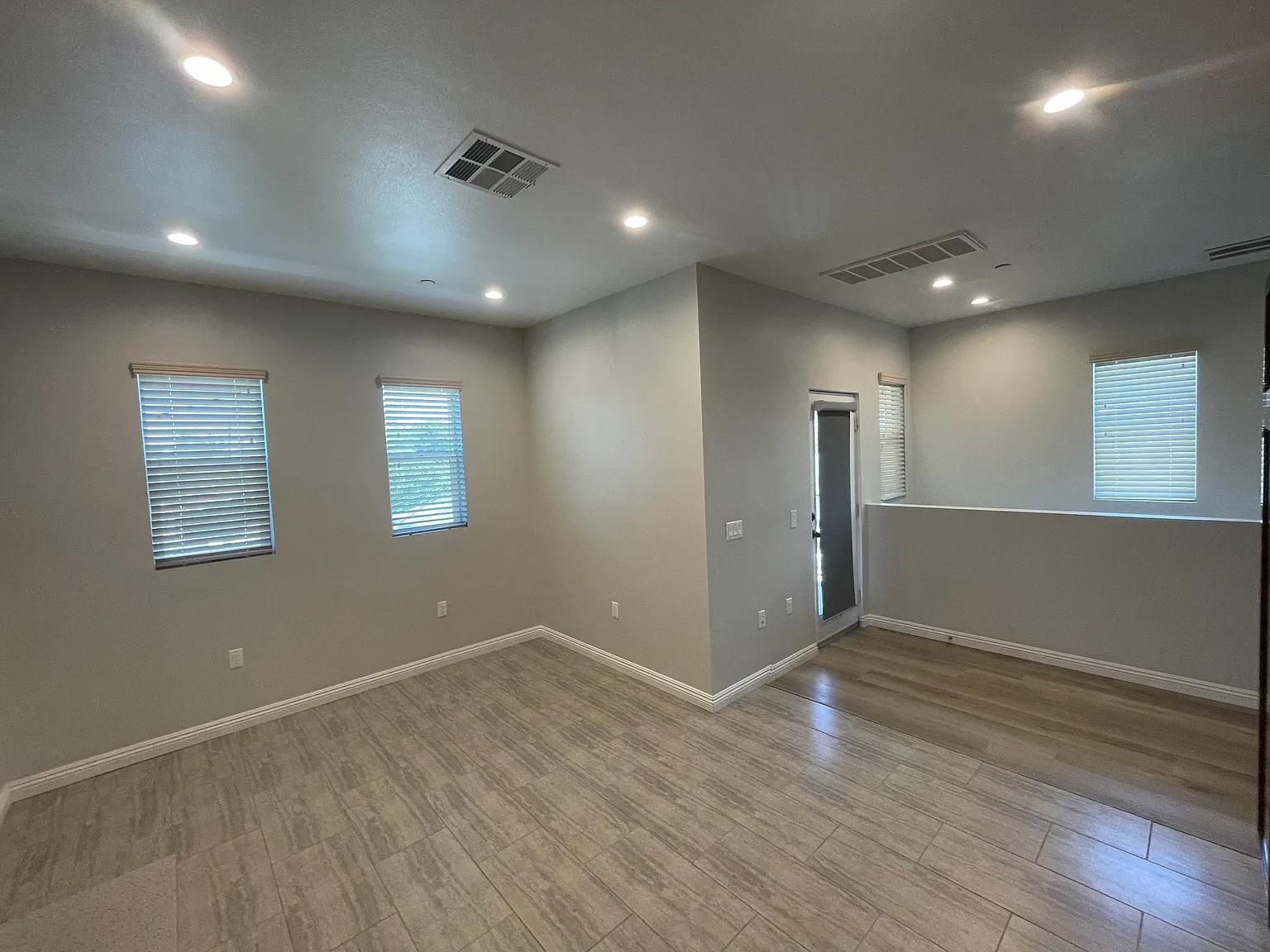 3 bed, 1118 sqft, $3,175 — Photo 4
