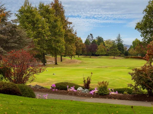 5329 Cordova Bay Rd #106, Saanich, BC V8Y 2L3