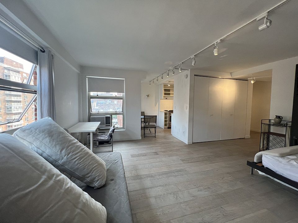 1st image of 80 La Salle St APT 18E