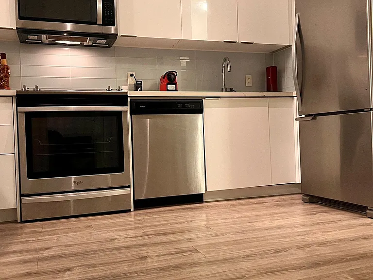 20 Shore Breeze Dr #403 — Photo 4