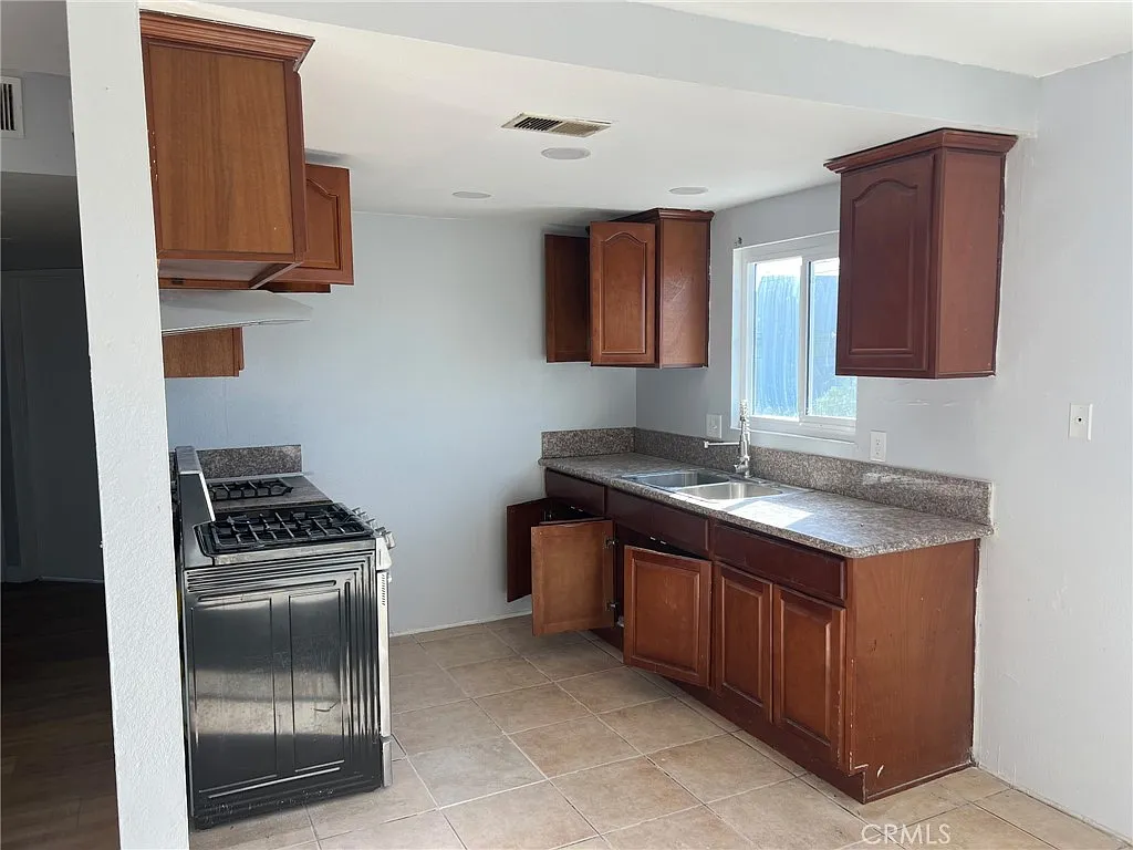 2 bed, 800 sqft, $2,150 — Photo 1
