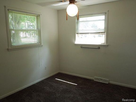 5th image of 75 Texas Ave