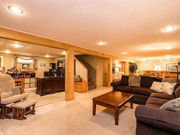 Finished Basement 700 sq.ft.