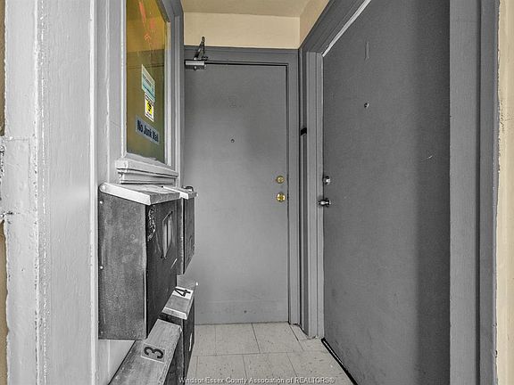 4th image of 156 Elliott St W #154