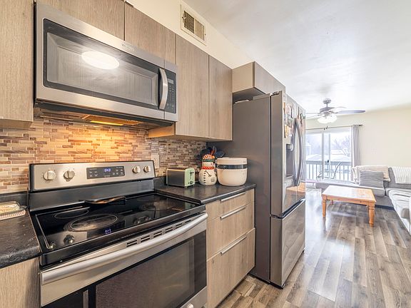 5th image of 1079 Millpond Rd Unit E