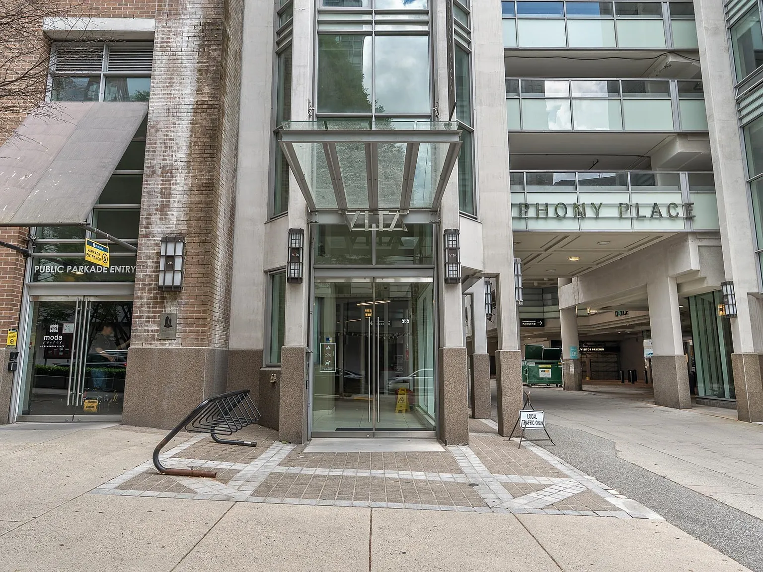 2 bed, 722 sqft, $3,100 — Photo 2