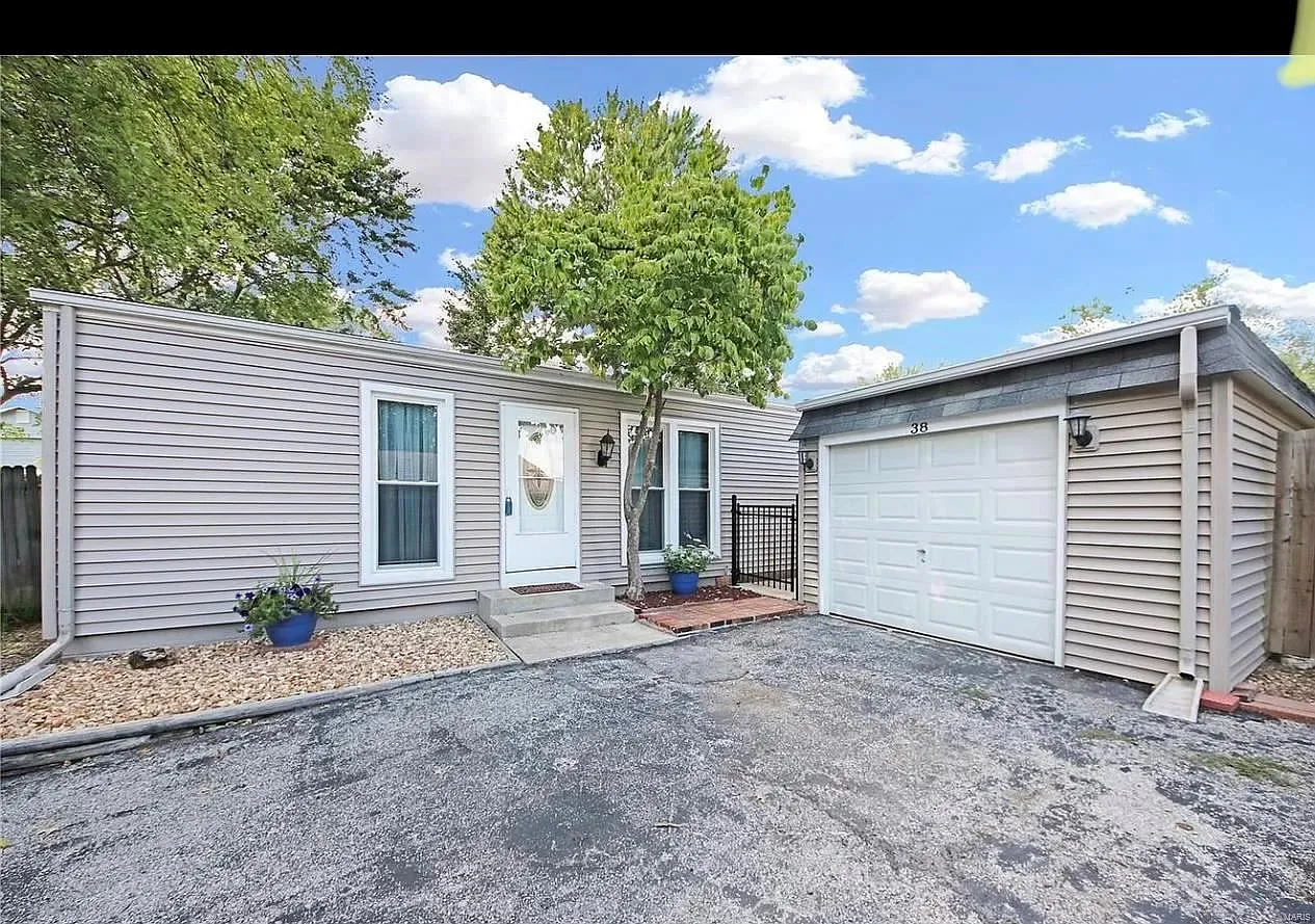 38 Orchard Hills Dr photo 1