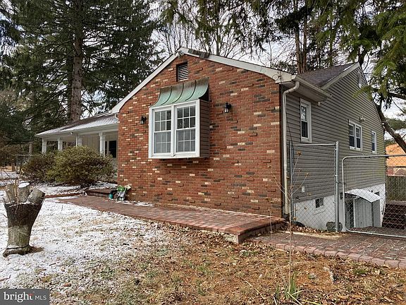 2nd image of 123 E Bristol Rd