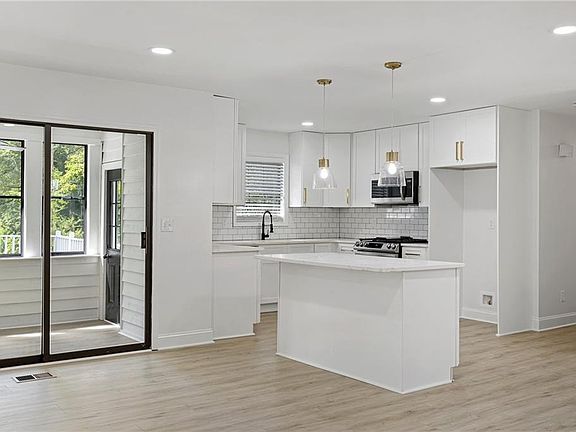 3rd image of 2774R Bentwood Dr