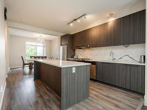 5th image of 9728 Alexandra Rd #49