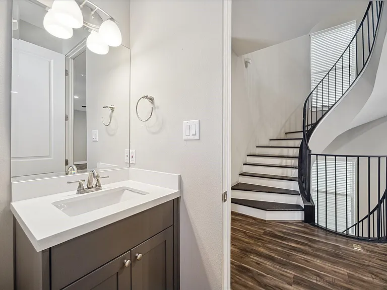 1218 W 23rd St #B — Photo 15