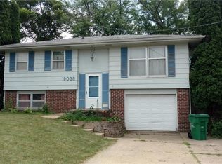 9038 Summit Dr, Clive, IA 50325