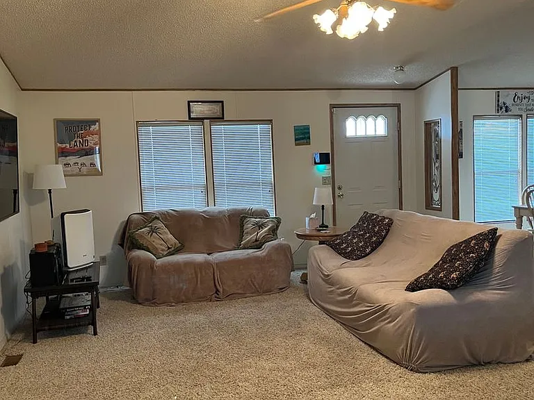807 Stahlman Dr — Photo 3