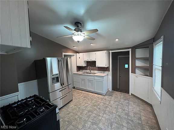 4th image of 3075 W 104th St