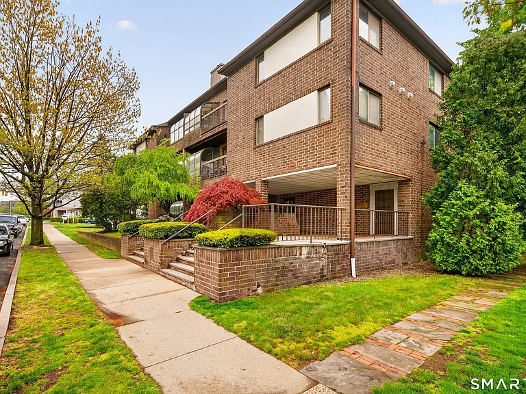 1500 Bedford St #202 — Photo 25