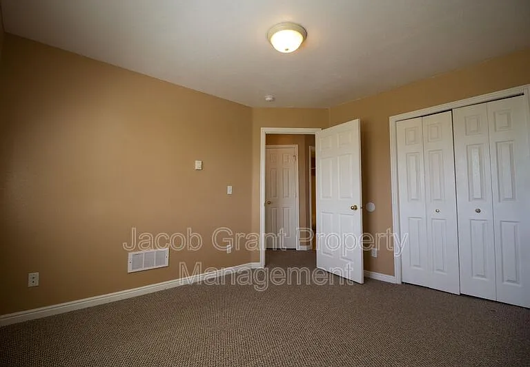 975 Eve Dr #3 — Photo 6