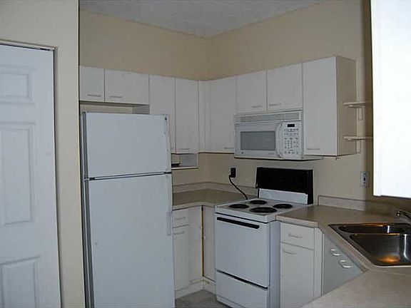 4th image of 1027 SW 42nd Ave